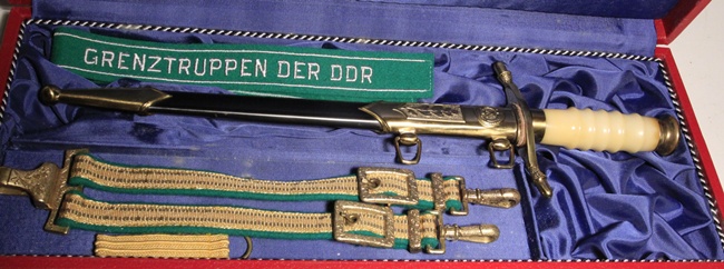 East German (DDR) Border Guard officer's dagger in fitted case - Image 2