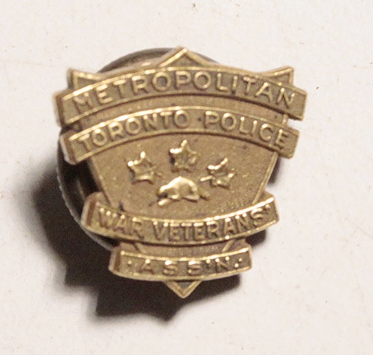 WWII veterans pins and cap badge - Image 4